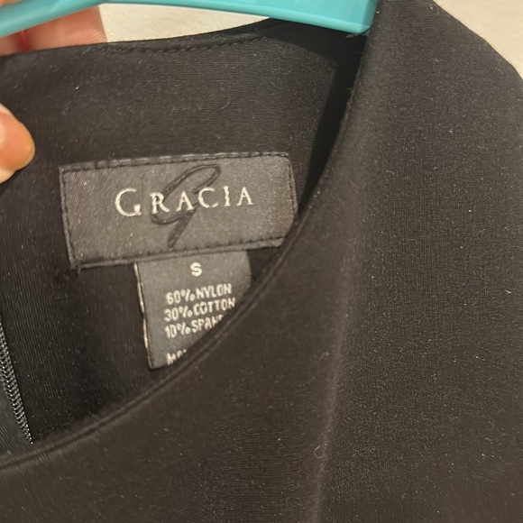 Gracia Asymmetrical Black and White Top - Picture 4 of 4